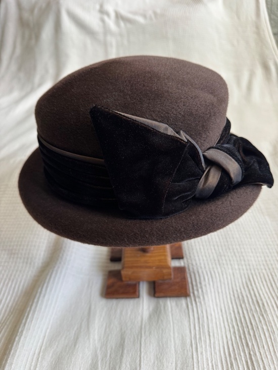 Vintage Neiman Marcus Rabbit Fur Cloche-Pillbox Hybrid - Made in England - 6 3/4 main image 11
